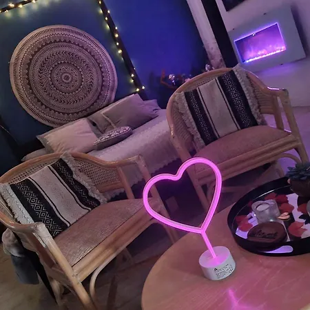 A l'Orée des pins - Gite et spa de 30 m2- Home Cinéma et massage en sup-2